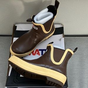 Xtrtuf legacy deck boot women’s size 8.